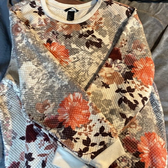H M floral sweatshirt size medium - Picture 4 of 6